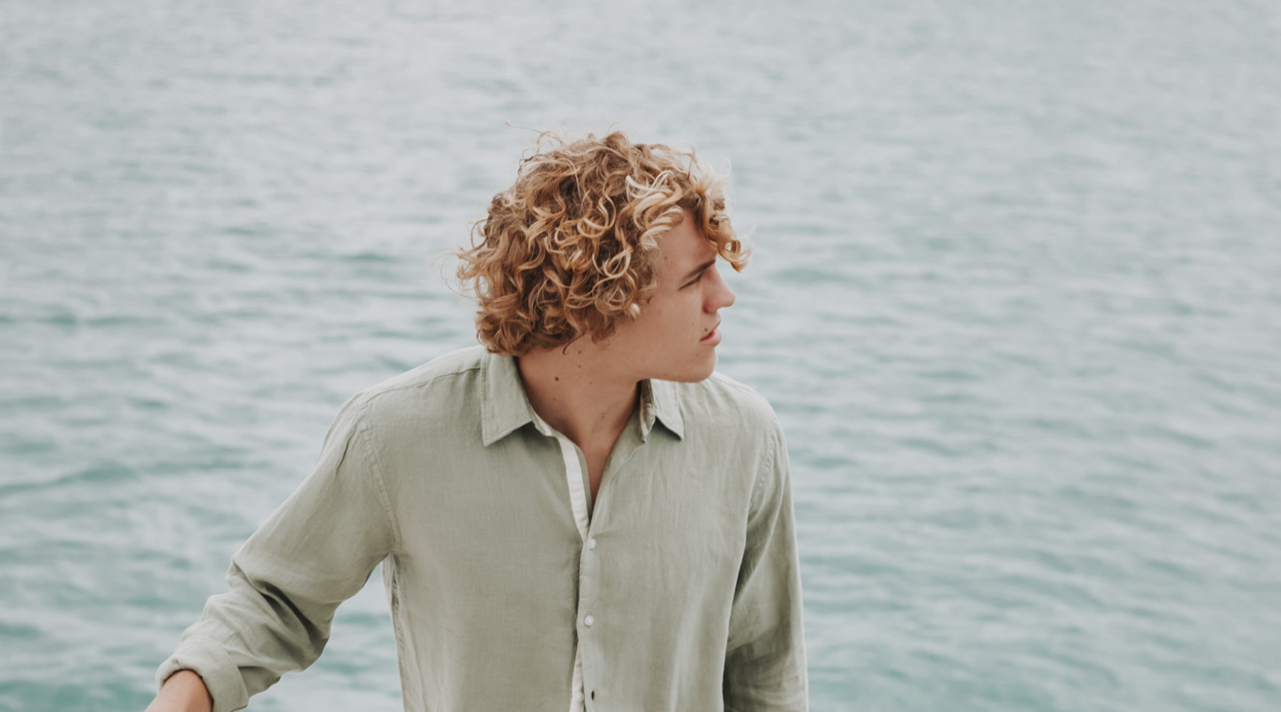 Man wearing green linen shirt by Le Club Original
